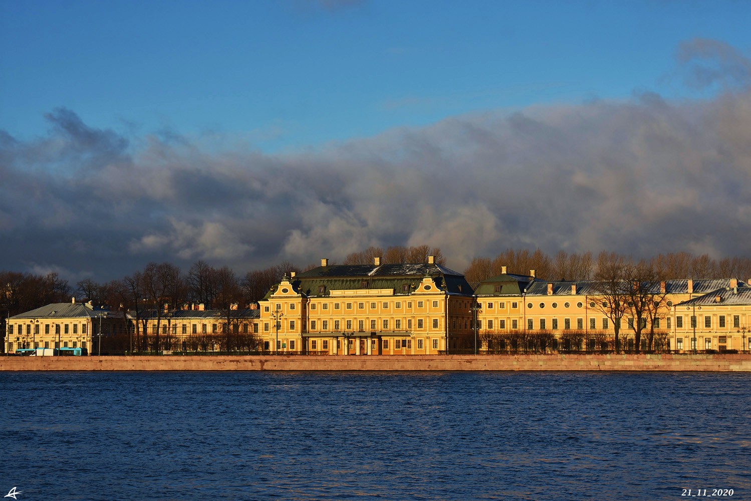 Petersburg, Университетская набережная, 15