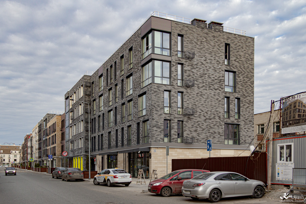 Казань, Улица Николая Столбова, 1 / Улица Галиаскара Камала, 3