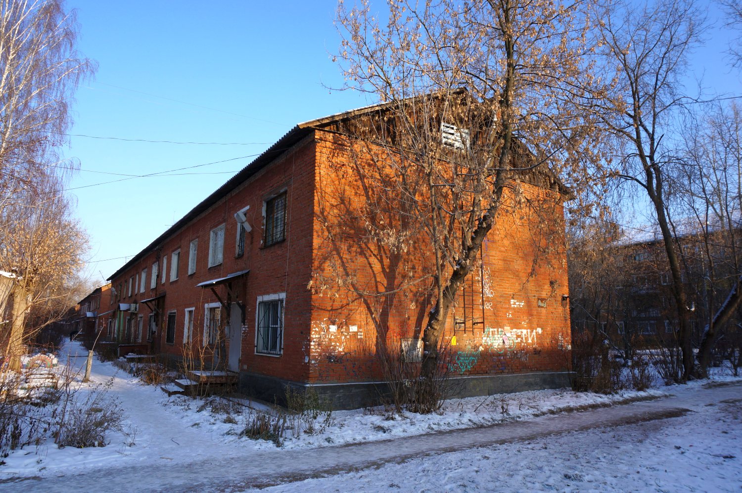 Пермь, Кузбасская улица, 47​ / Улица Лукоянова, 15