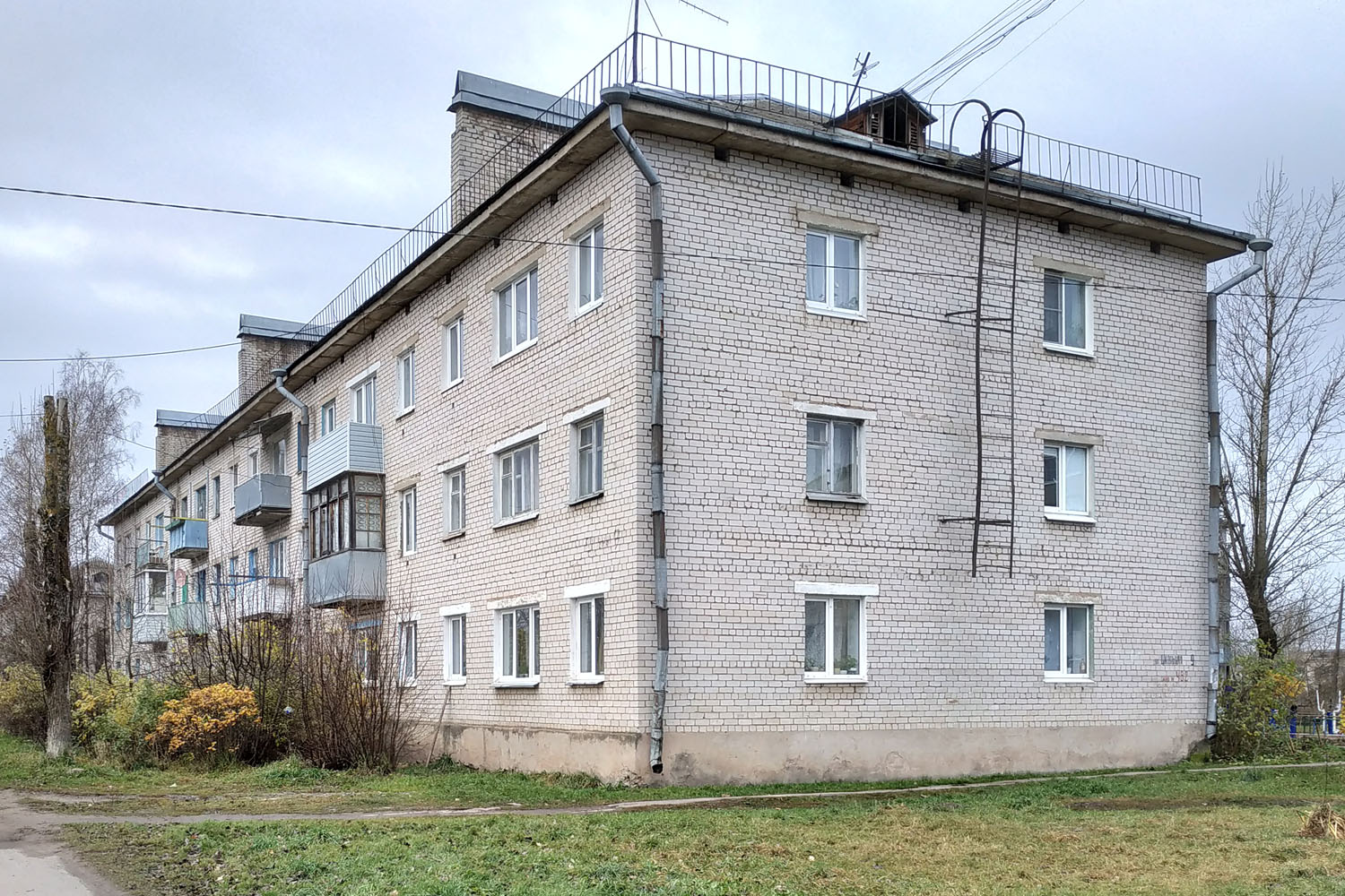 Гатчинский округ, прочие н. п., Лукаши, Школьная улица, 9