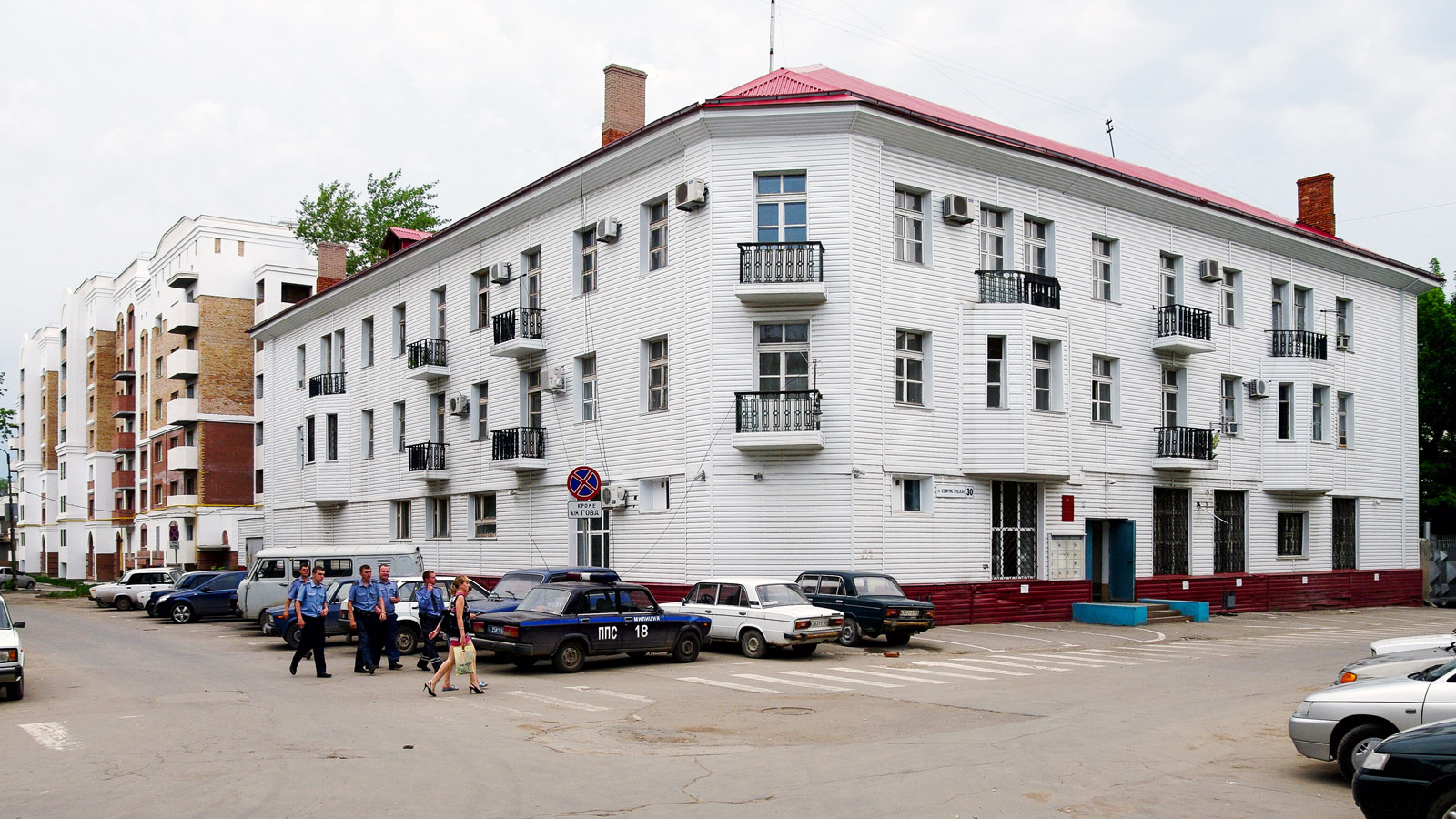 Новокуйбышевск, Коммунистическая улица, 30 / Советская улица, 9