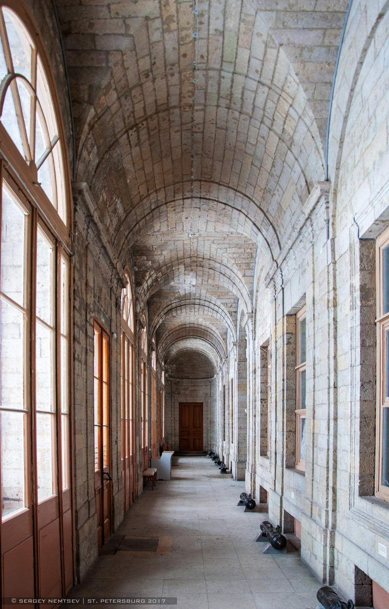 Гатчина, Красноармейский проспект, 1