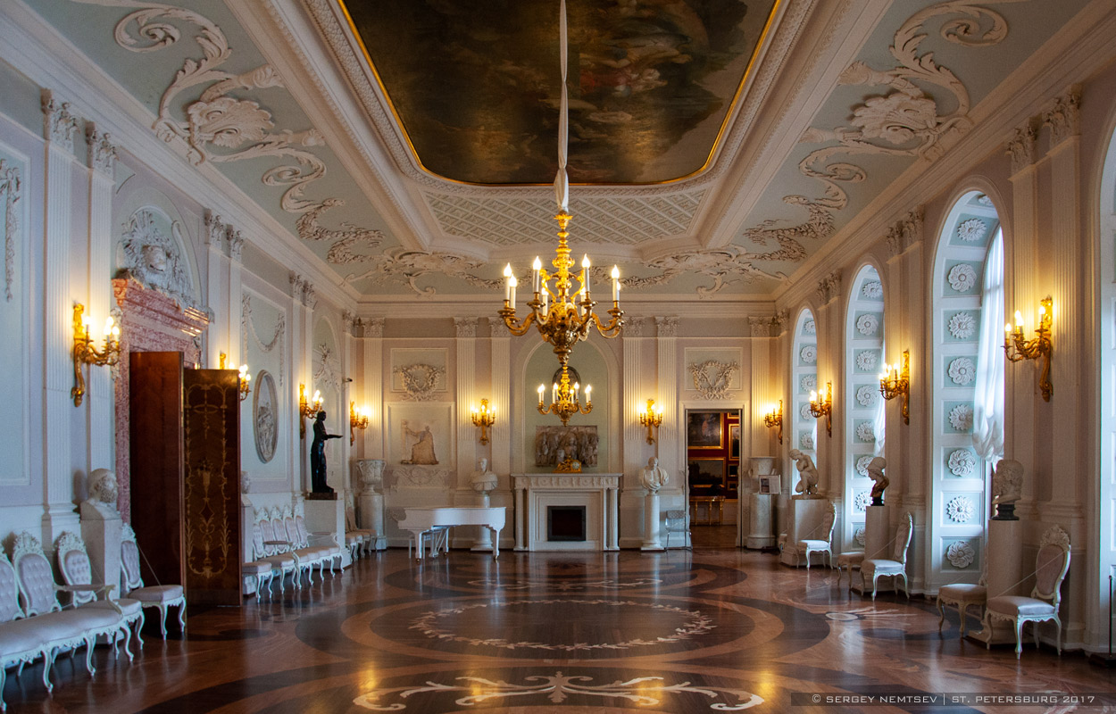 Gatchina, Красноармейский проспект, 1