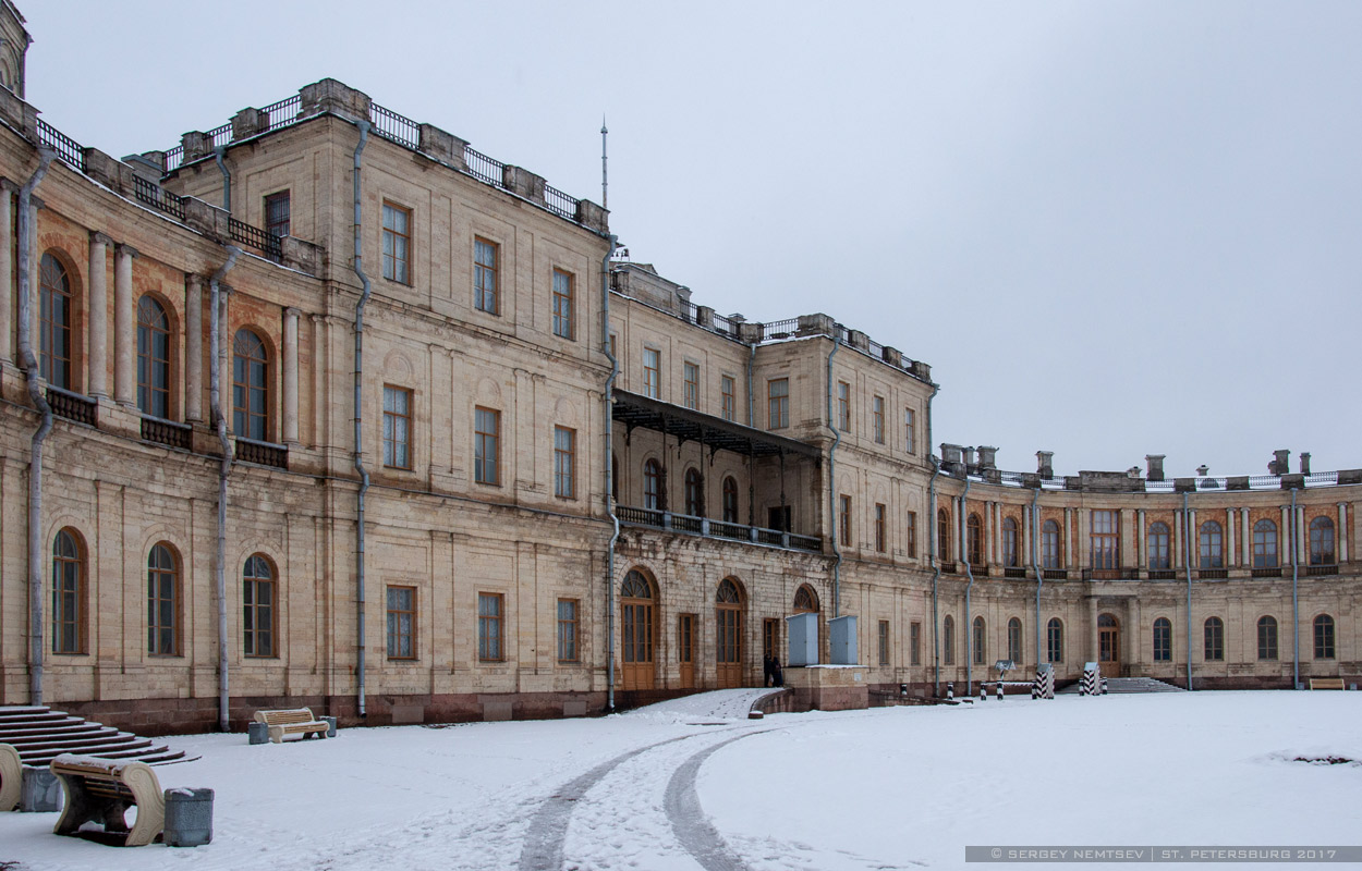 Гатчина, Красноармейский проспект, 1