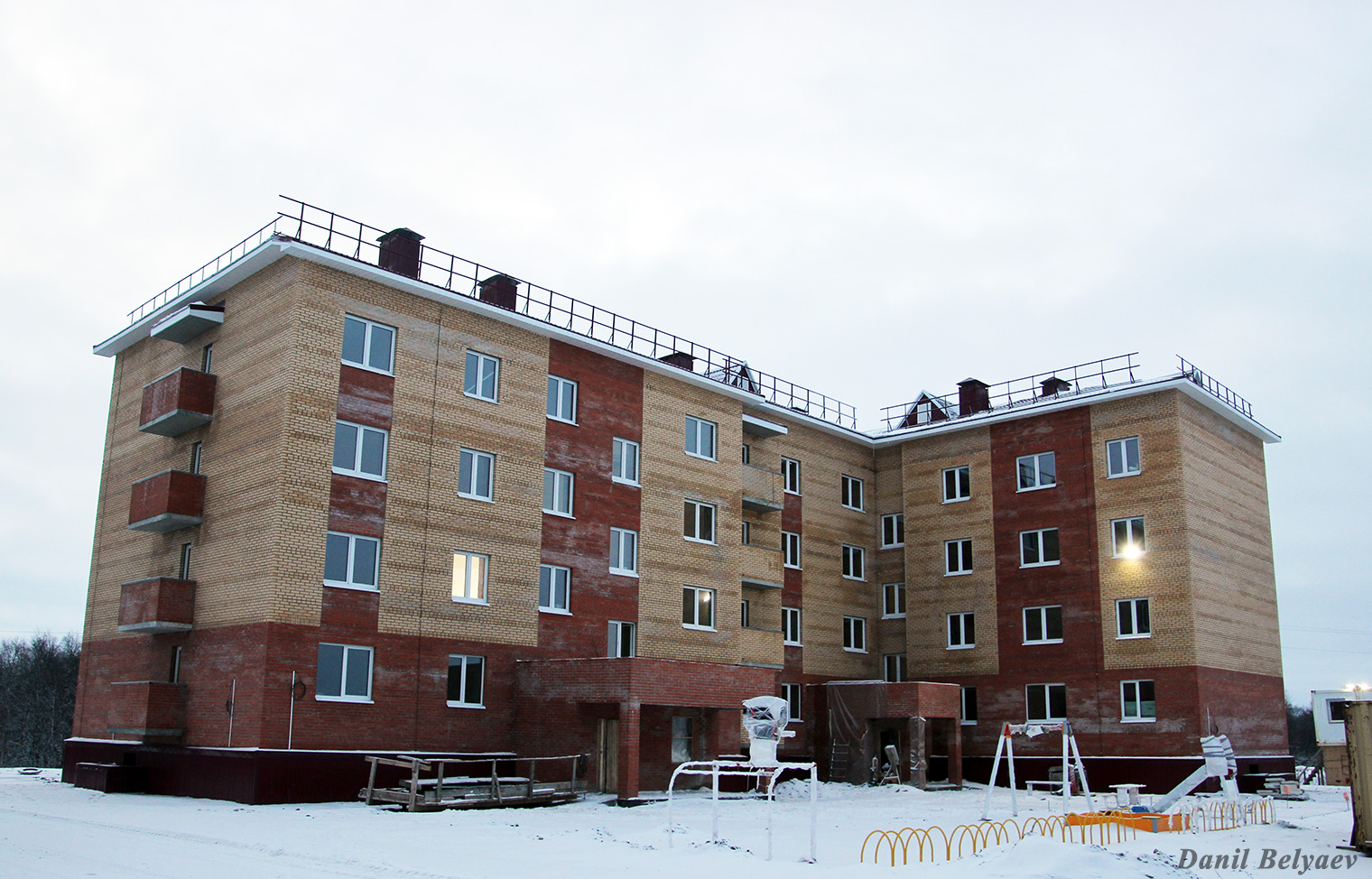 Искателей, Улица Россихина, 6