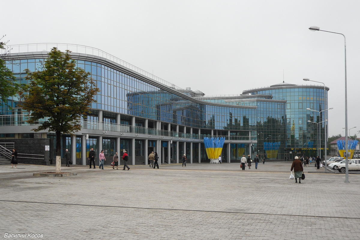 Донецк, Привокзальная площадь, 1 корп. 1 / Сиверская улица, 4а