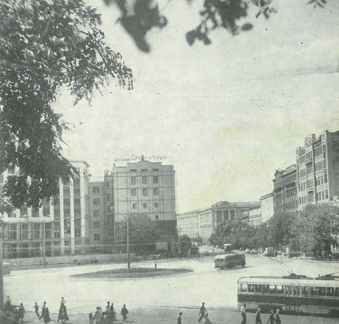 Kyiv, Улица Крещатик, 1 / Улица Михаила Грушевского, 2; Улица Крещатик, 6