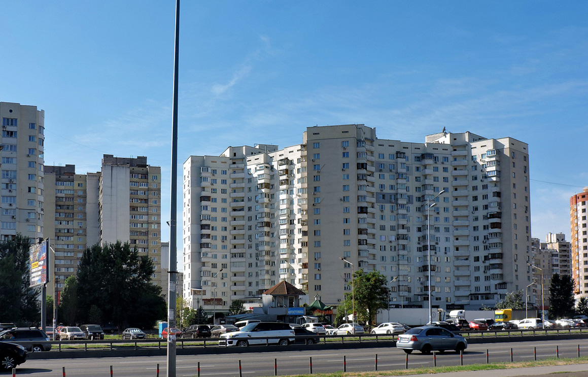 Киев, Улица Ларисы Руденко, 3Б; Проспект Николая Бажана, 24 / Улица Ларисы Руденко, 1