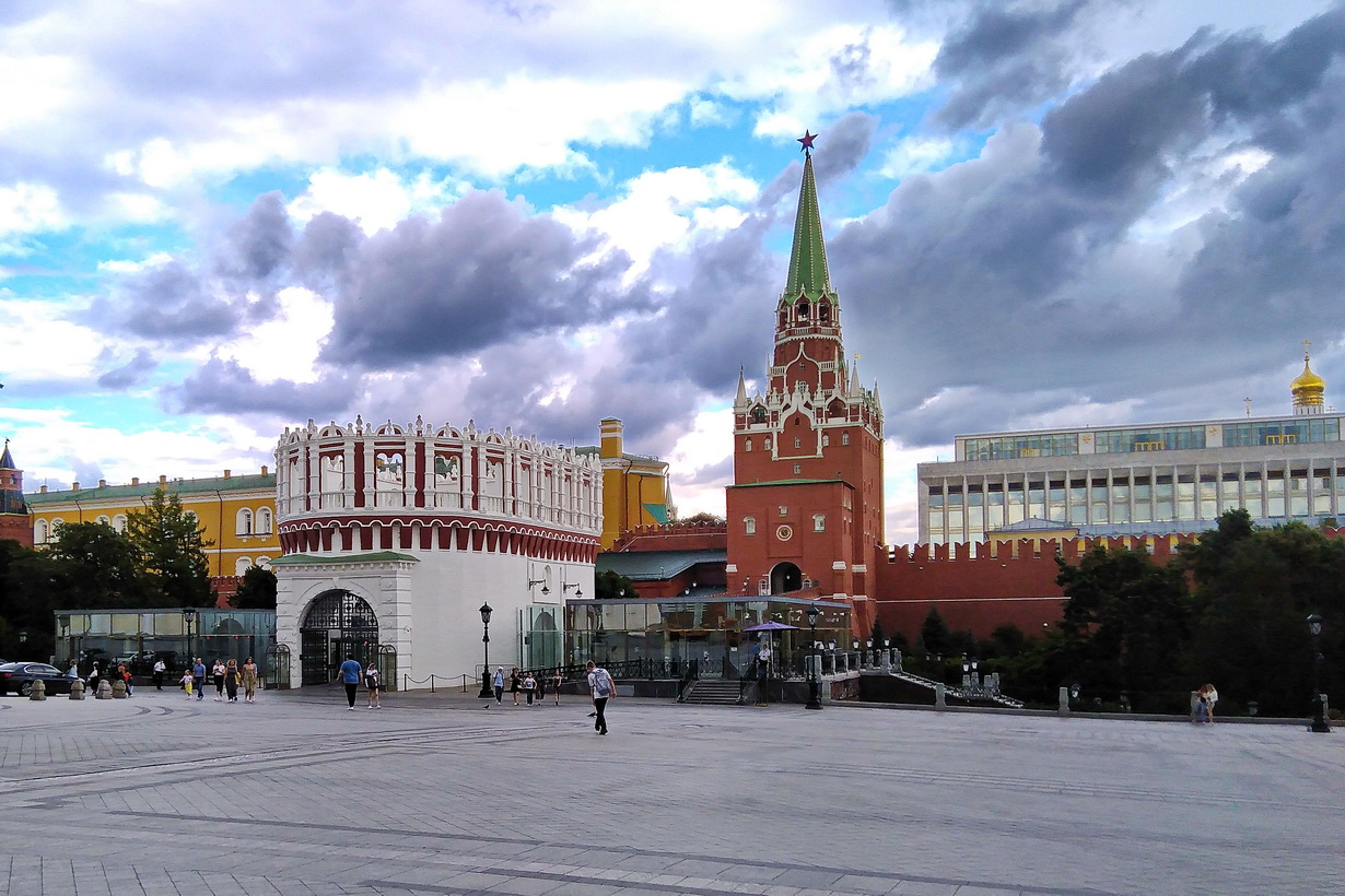 Moskwa, Кремль, Кутафья башня; Кремль, Троицкая Башня