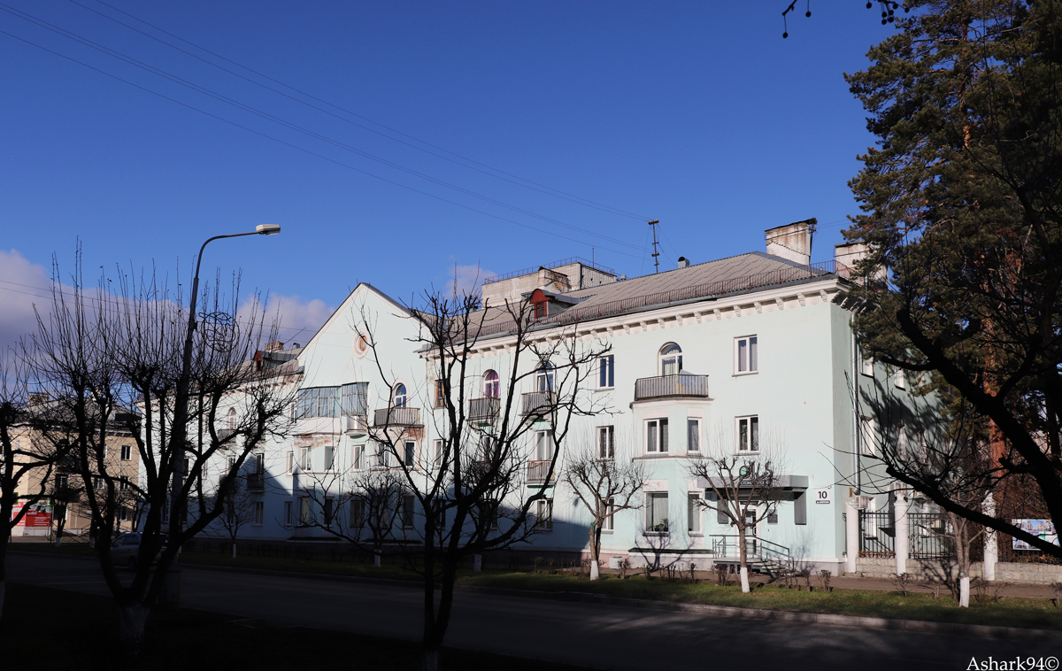 Zheleznogorsk, Советская улица, 10 / Школьная улица, 7
