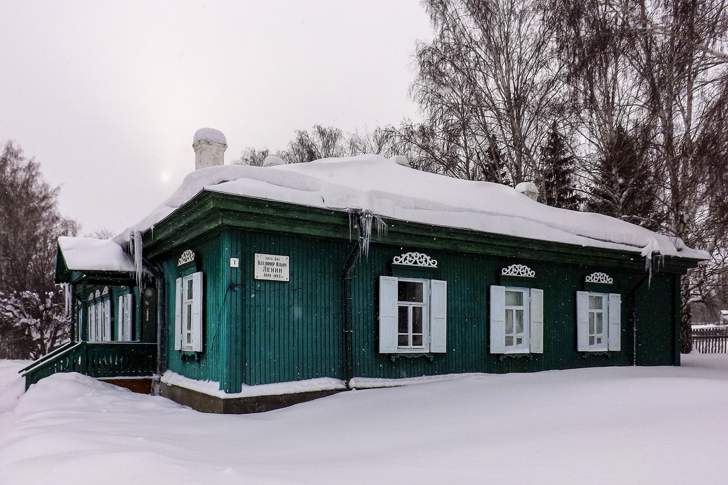 Кинельский район, прочие н.п., С. Алакаевка, Ленинская улица, 1