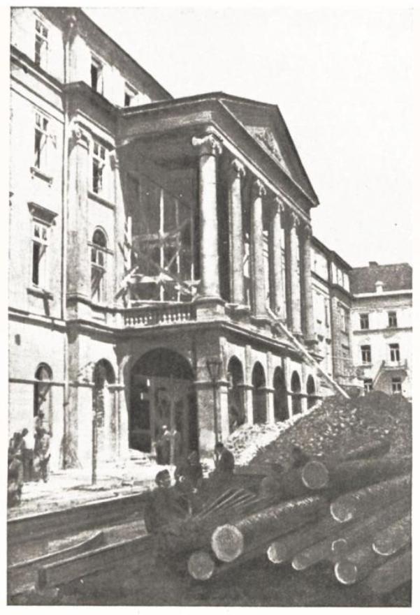 Львов, Улица Леси Украинки, 1 / Проспект Свободы, 26 / Театральная улица, 23