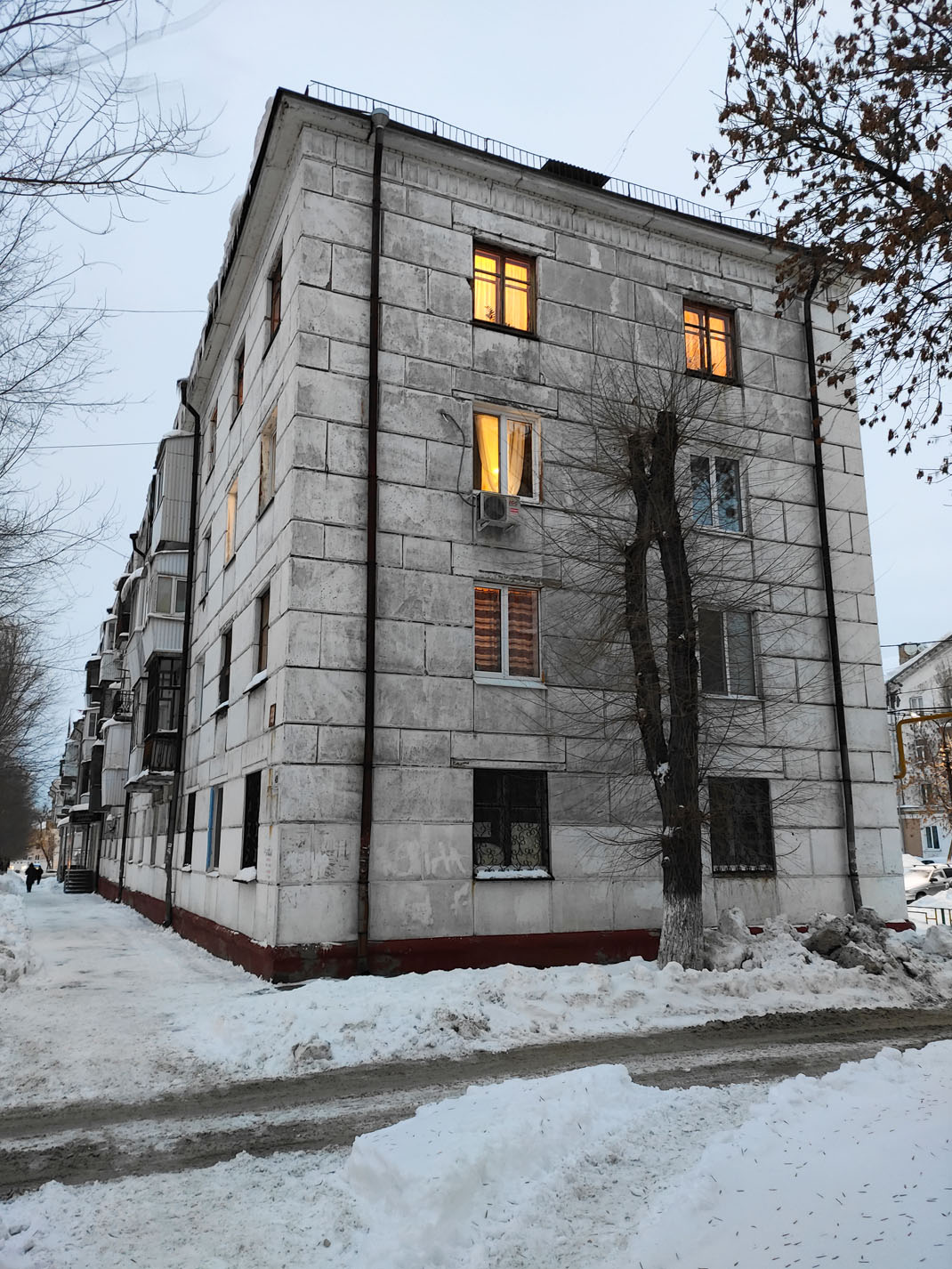 Novokuybyshevsk, Коммунистическая улица, 49