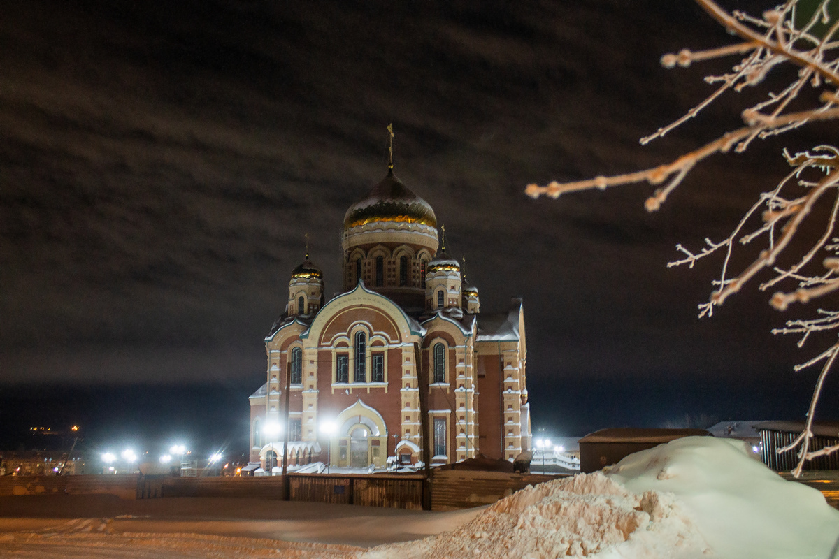 Березники, Площадь Первостроителей, 1