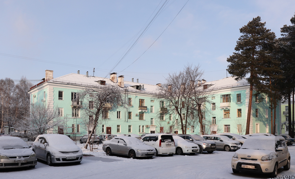 Железногорск, Улица Советской Армии, 13 / Октябрьская улица, 1
