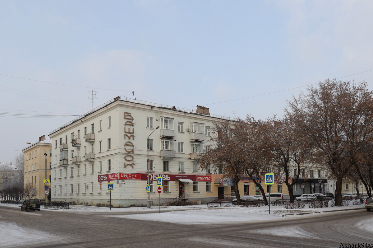 Железногорск, Октябрьская улица, 38 / Улица Свердлова, 16