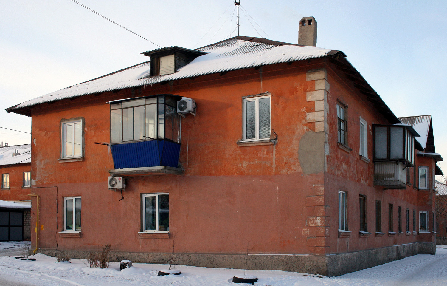 Орск, Улица Нефтяников, 25 / Новосибирская улица, 133