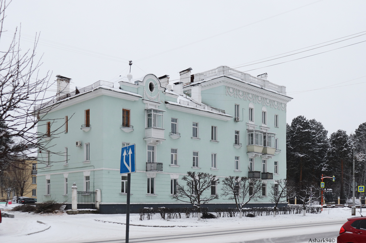 Железногорск, Улица Советской Армии, 3 / Советская улица, 1