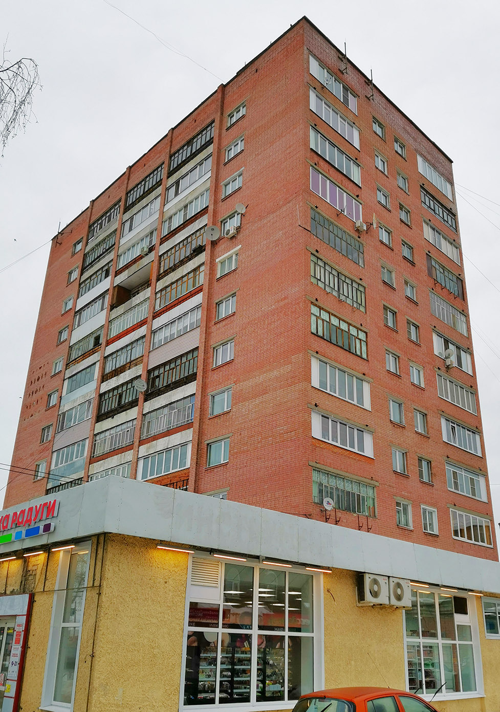 Yoshkar-Ola, Улица Строителей, 1 / Улица Йывана Кырли, 42