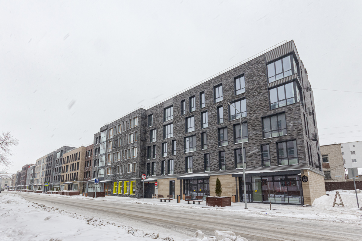 Казань, Улица Николая Столбова, 1 / Улица Галиаскара Камала, 3