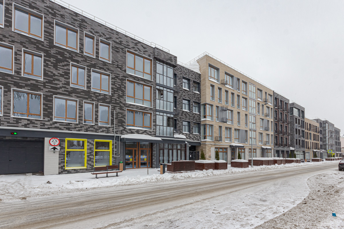 Казань, Улица Николая Столбова, 1 / Улица Галиаскара Камала, 3