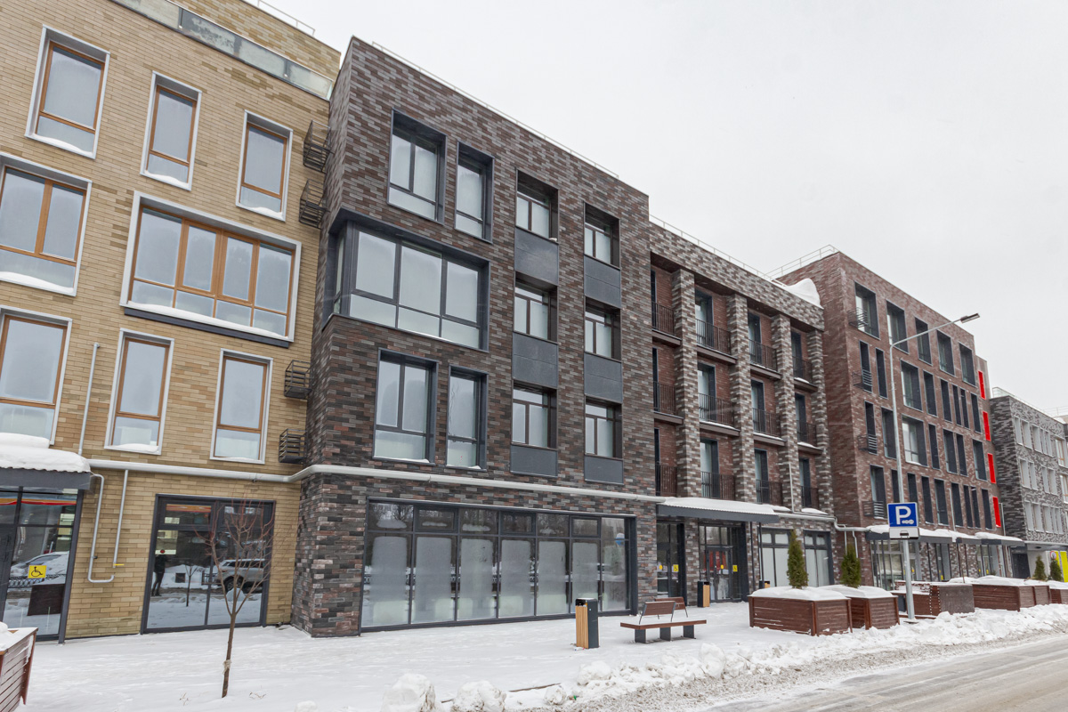 Казань, Улица Николая Столбова, 1 / Улица Галиаскара Камала, 3