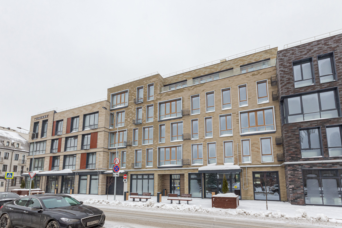 Казань, Улица Николая Столбова, 1 / Улица Галиаскара Камала, 3