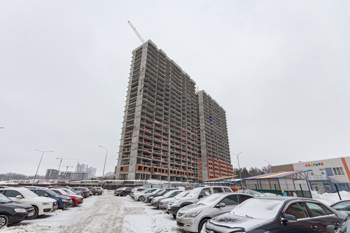 Kazan, Улица Рауиса Гареева, 105Б корп. 2; Улица Рауиса Гареева, 105Б корп. 1