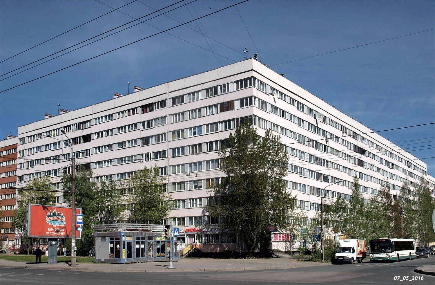 Peterburi, Проспект Просвещения, 24 / Улица Симонова, 2