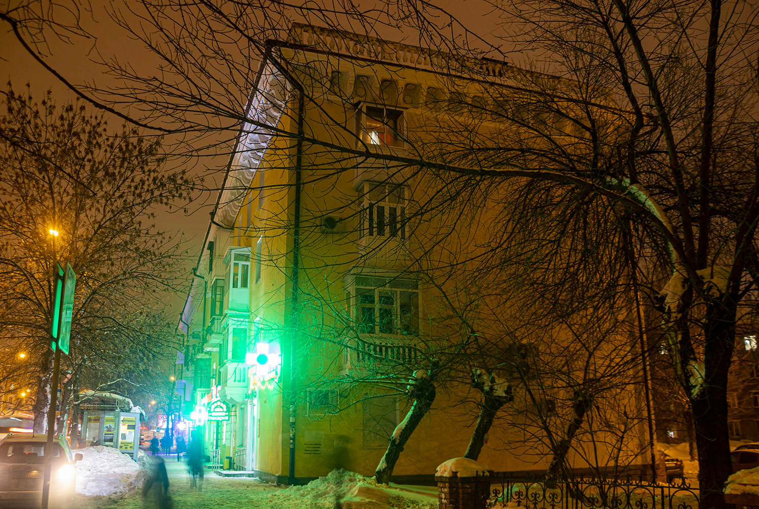 Ufa, Улица Космонавтов, 22 / Улица Мира, 25