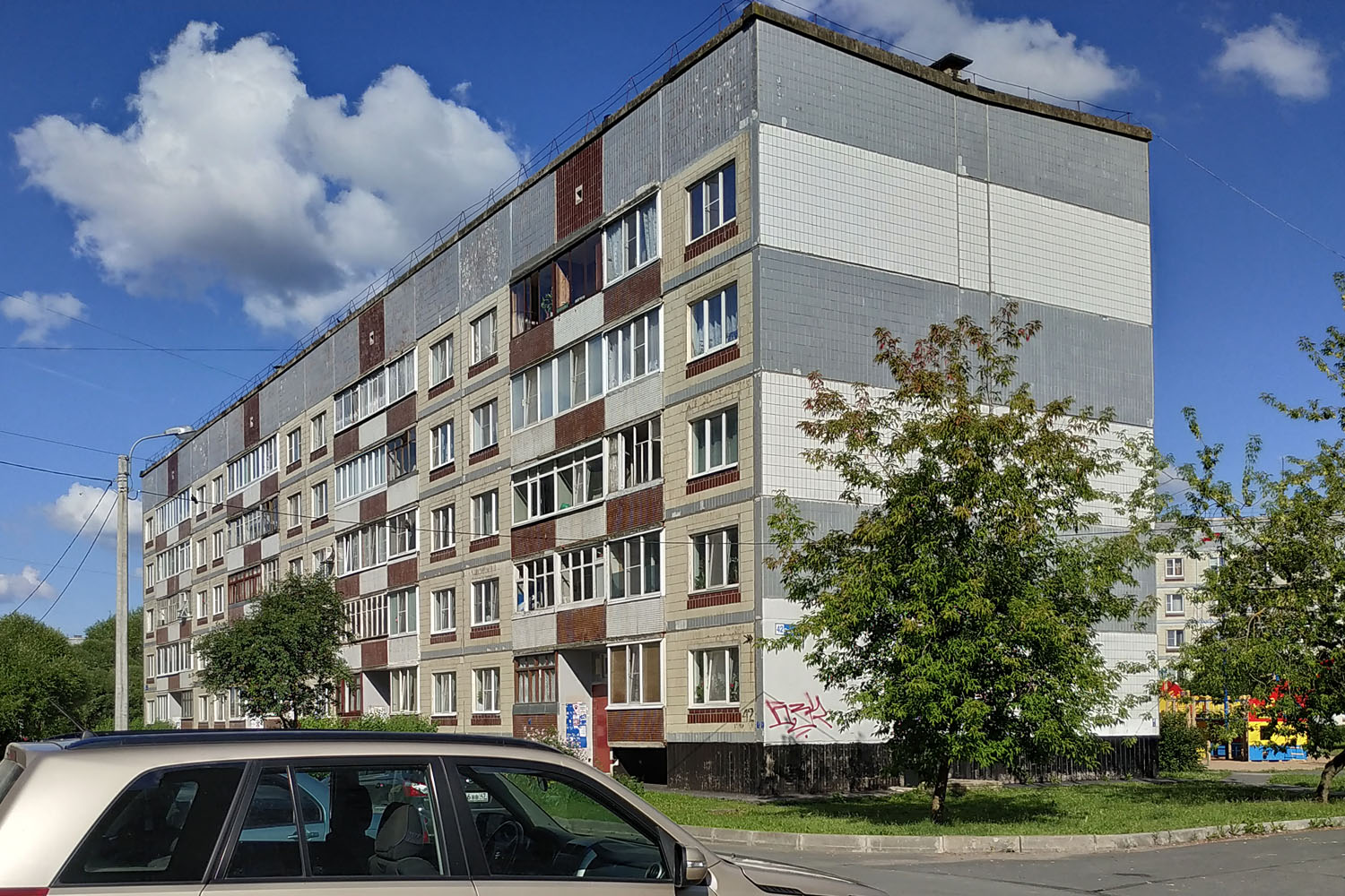 Кириши, Улица Строителей, 42 (подъезды 3-6)