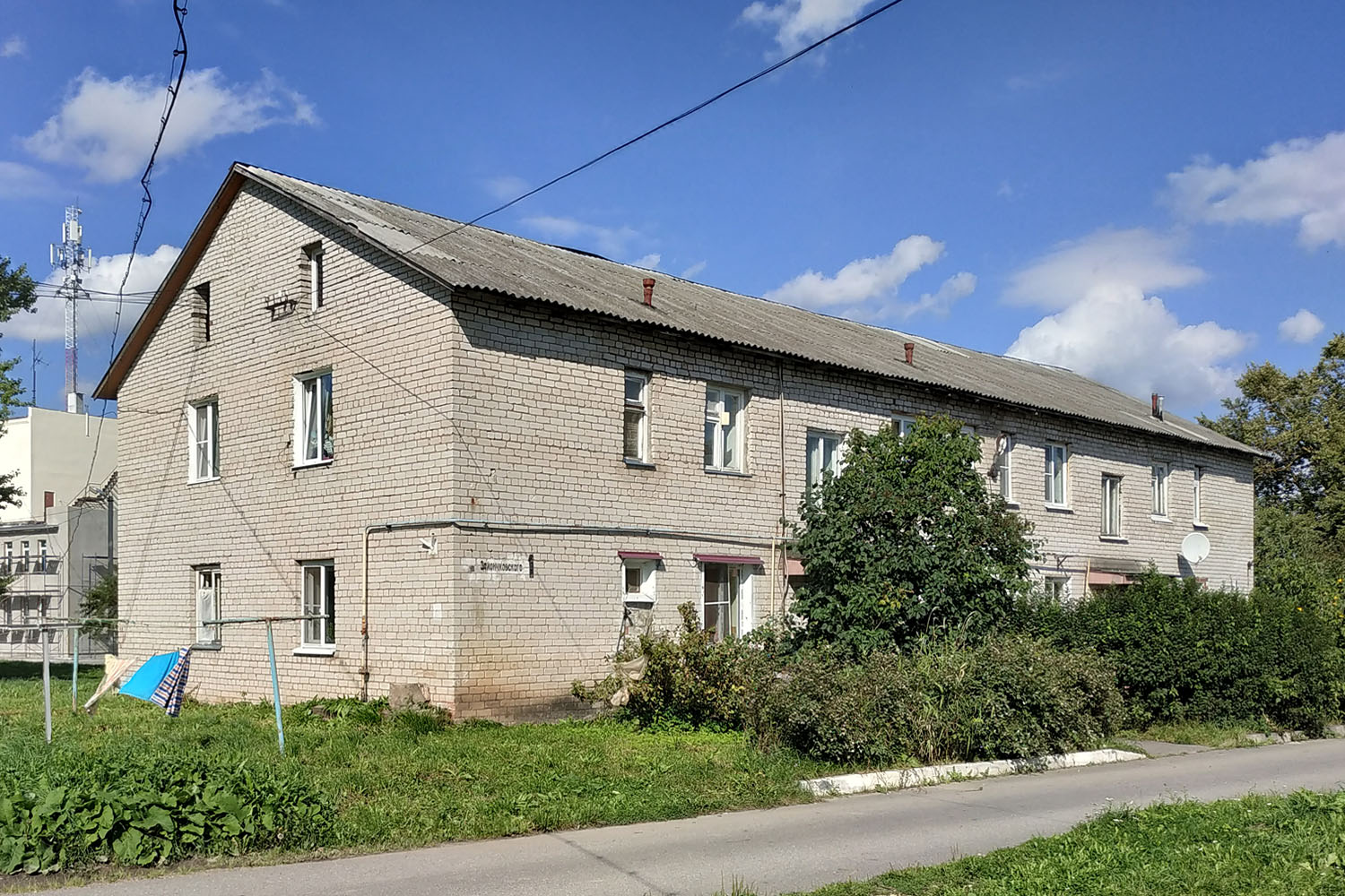 Пудость, Улица Зайончковского, 1