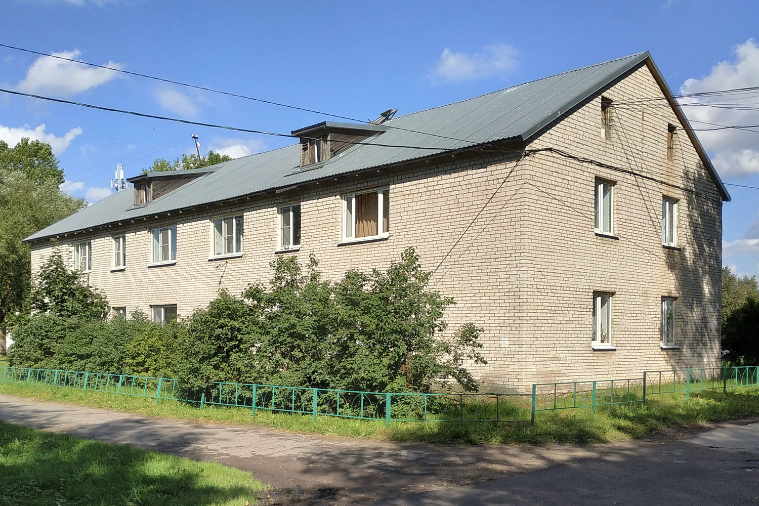 Пудость, Улица Зайончковского, 2