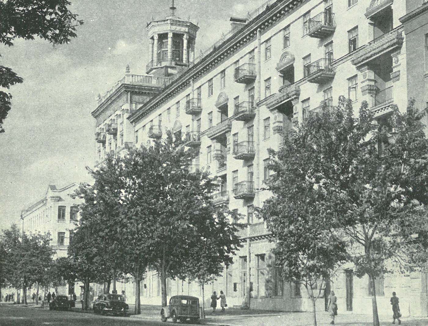 Киев, Большая Васильковская улица, 67 / Деловая улица, 7