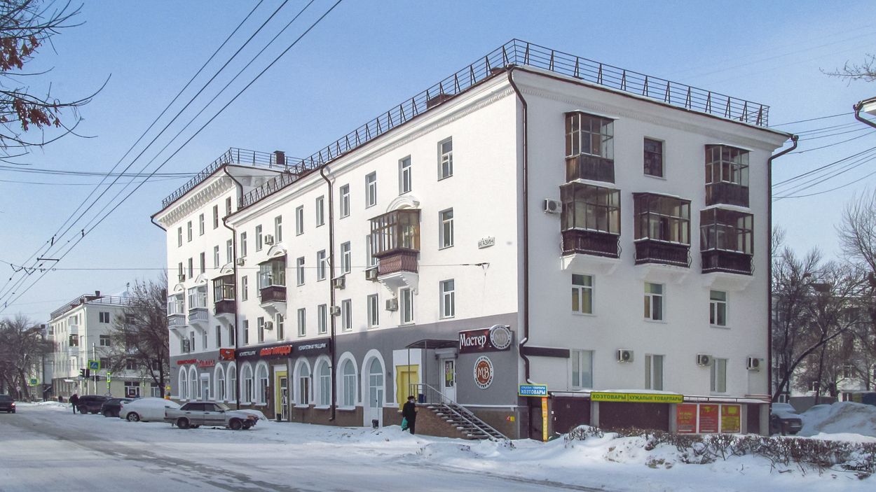 Уфа, Улица Космонавтов, 9 / Кольцевая улица, 16