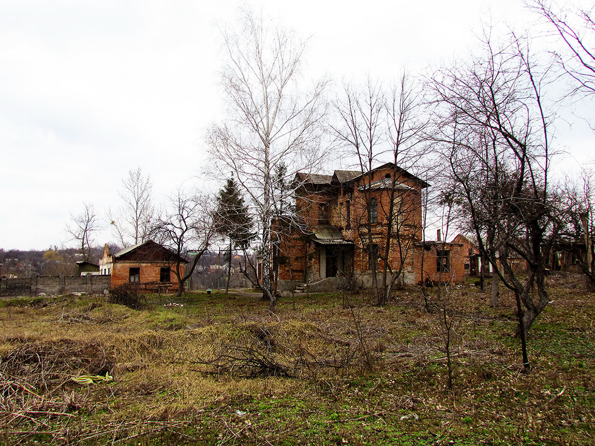 Пивденное, Улица Героев Чернобыльцев, 1