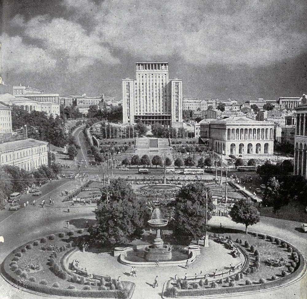Киев, Институтская улица, 4