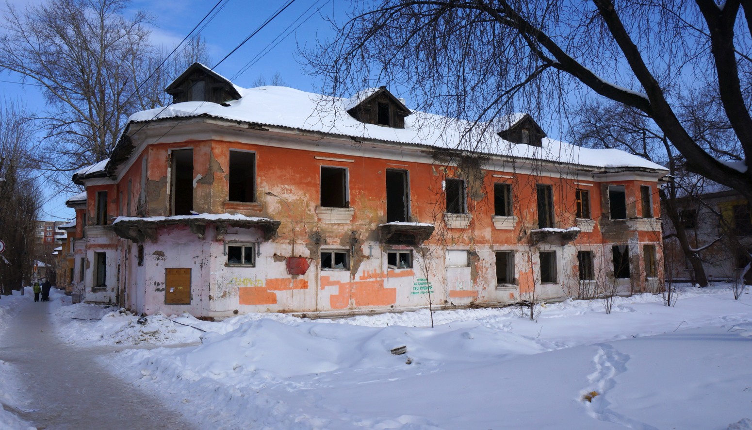 Пермь, Улица Лодыгина, 51 / Улица Солдатова, 21