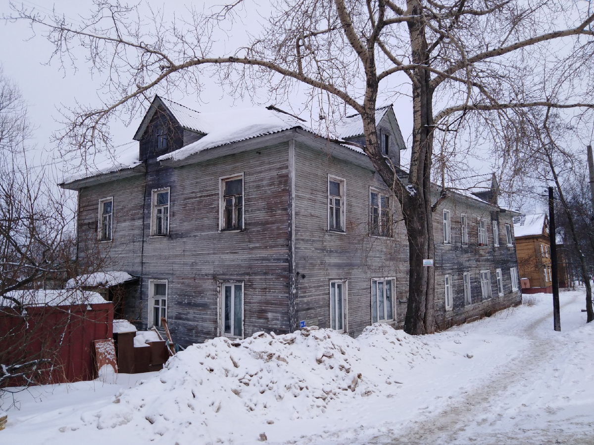 Архангельск, Улица Красных Партизан, 31 / Советская улица, 38