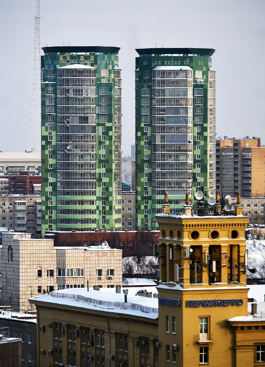 Пермь, Комсомольский проспект, 48 / Улица Революции, 44; Улица 25 Октября, 77