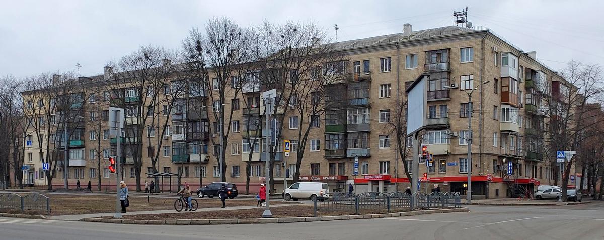 Charków, Проспект Героев Харькова, 196 / улица василия мельникова, 1