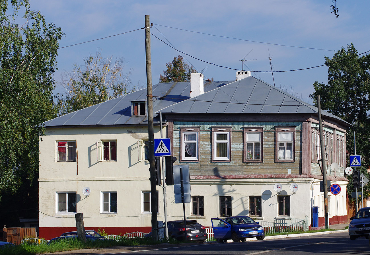Зарайск, Первомайская улица, 52 / Площадь Пожарского, 1