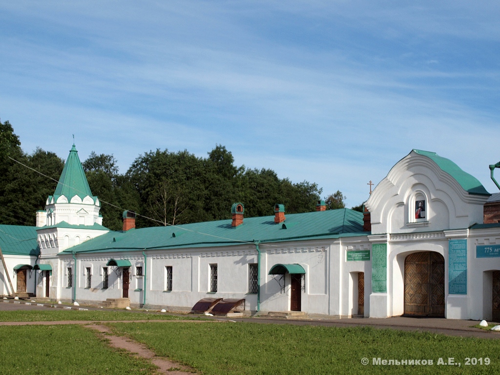Старая Ладога, Никольская улица, 16 (юго-западная башня); Никольская улица, 16 (хозяйственный корпус)