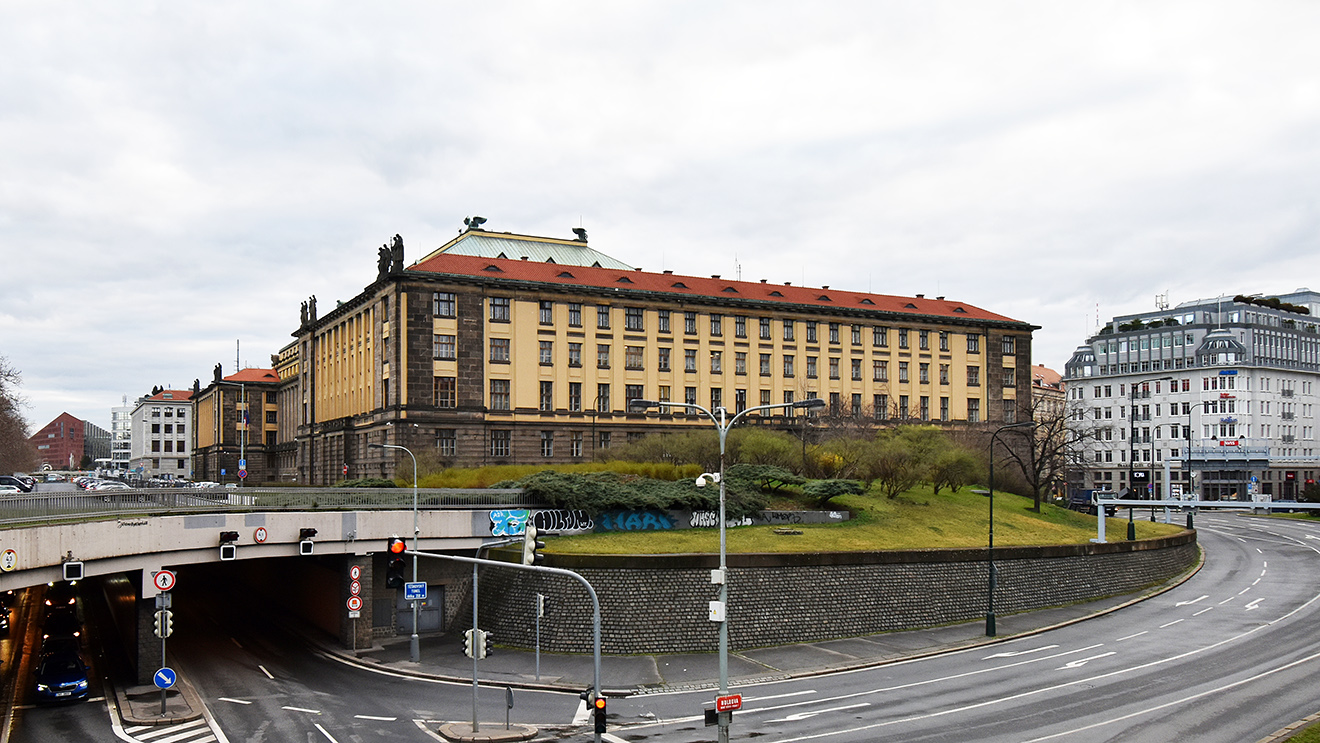 Прага, ​Těšnov, 17; ​nábřeží Ludvíka Svobody, 12; ​Klimentská, 46 / ​Petrská, 119 / ​Mlynářská, 3 / ​Samcova, 4