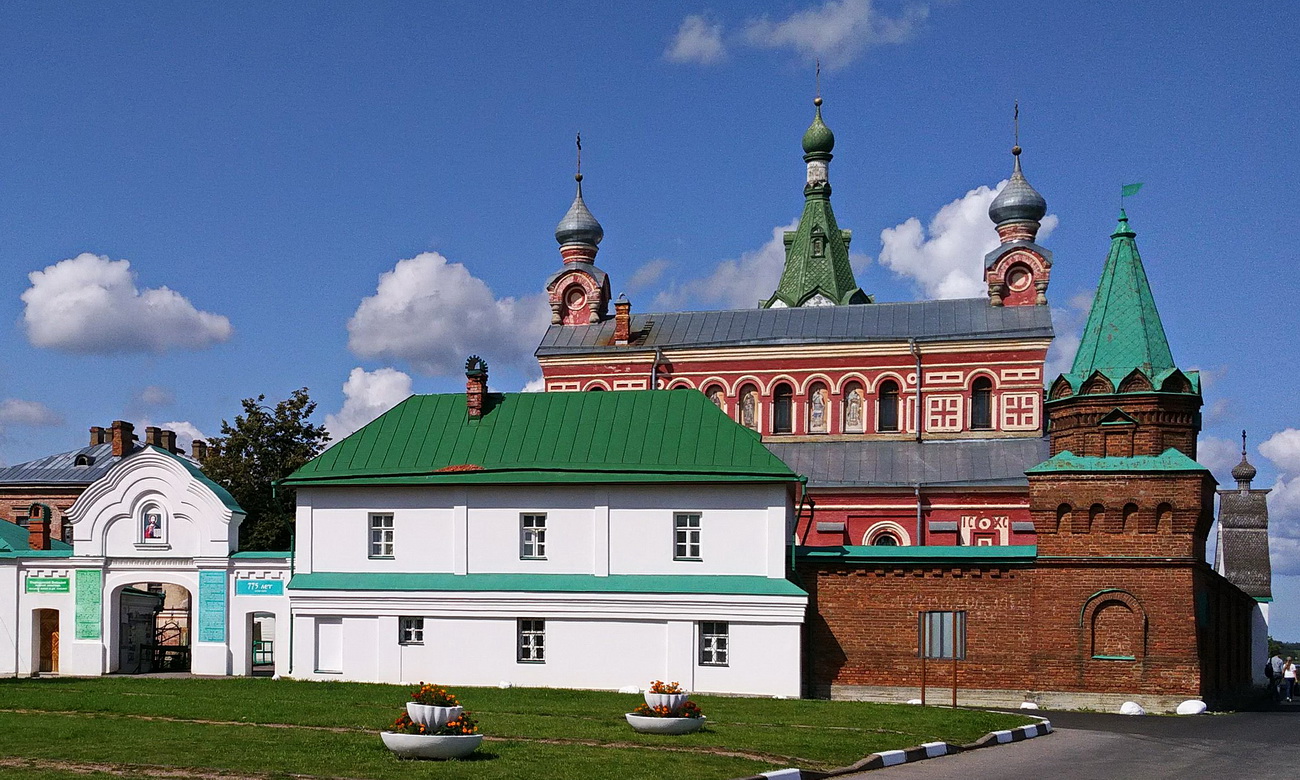 Staraya Ladoga, Никольская улица, 16 Южный келейный корпус; Никольская улица, 16 Юго-восточная башня