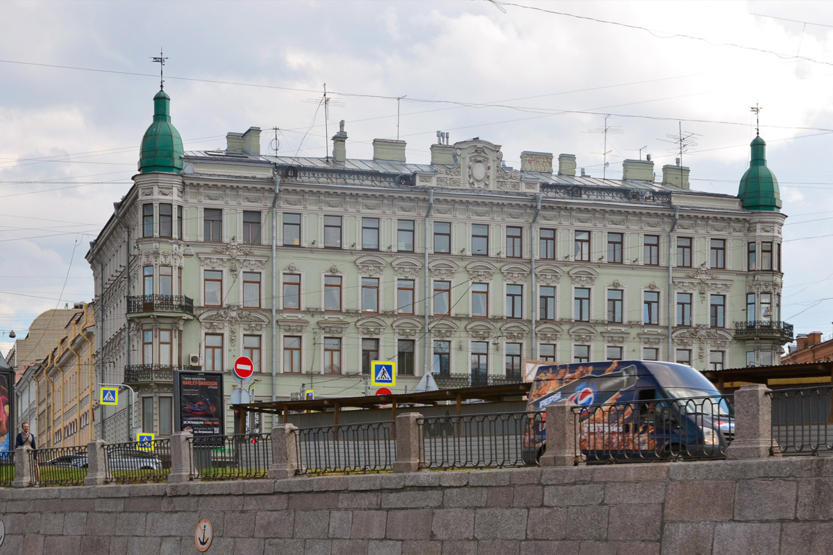 Saint Petersburg, Набережная реки Фонтанки, 5 / Караванная улица, 2