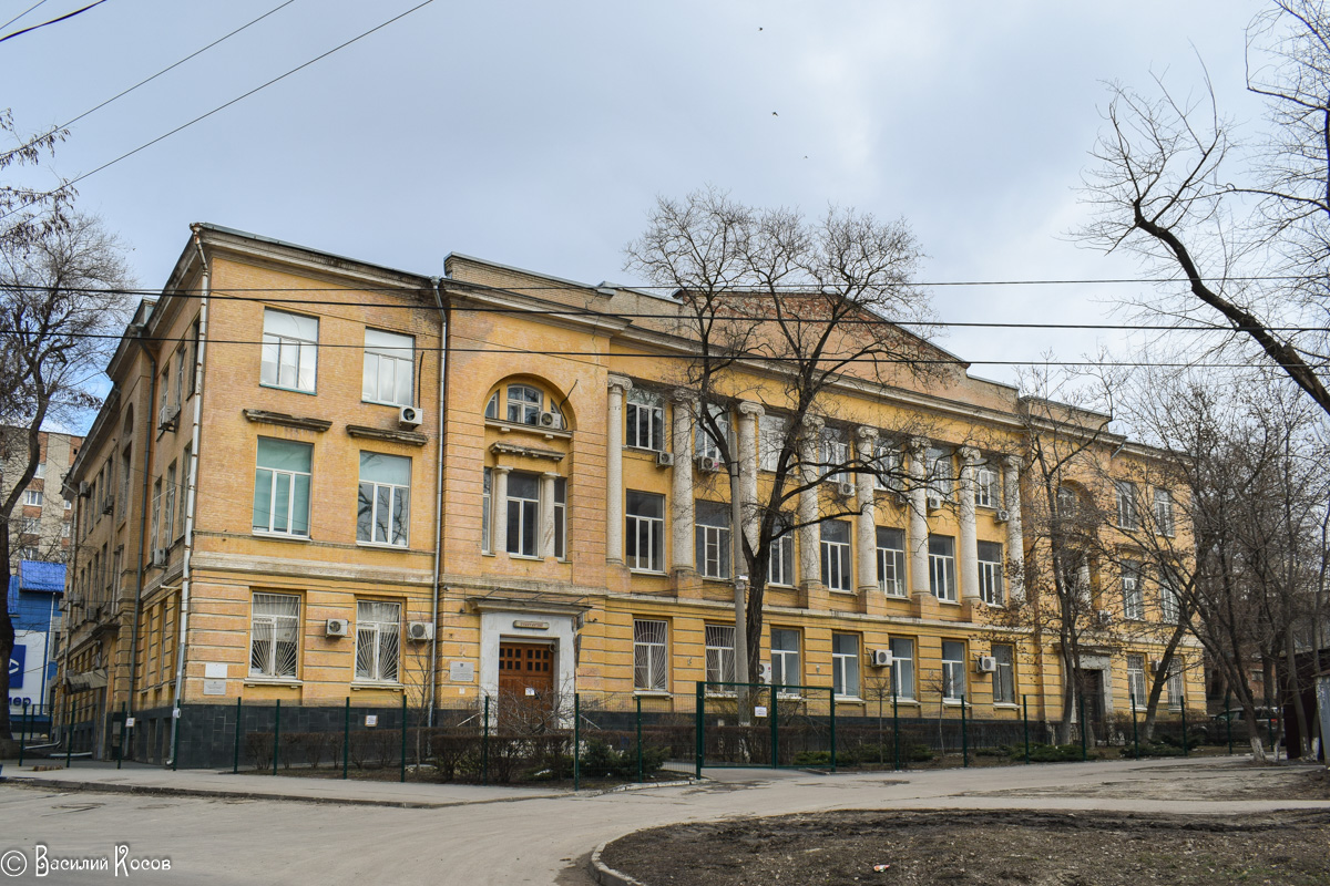 Ростов-на-Дону, Гвардейский переулок, 2 / Доломановский переулок, 51