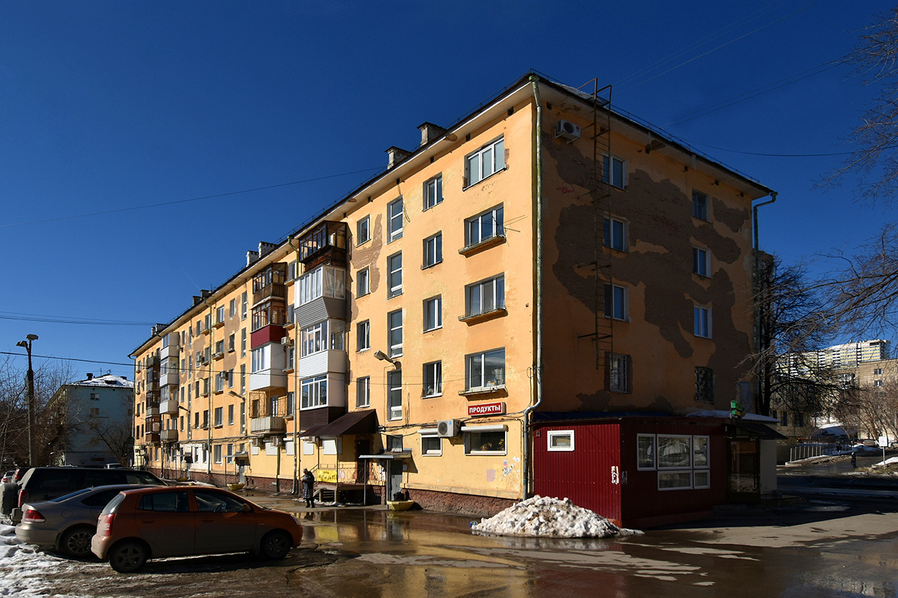 Пермь, Улица Плеханова, 32 / Петропавловская улица, 68