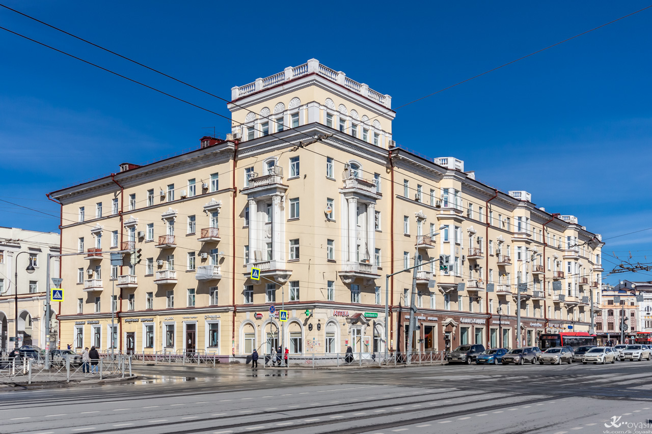 Казань, Улица Пушкина, 5 / Улица Островского, 43