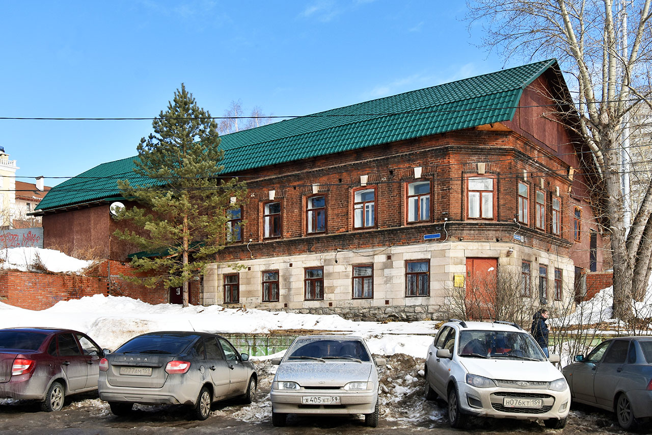 Пермь, Улица Хохрякова, 15 / Советская улица, 182